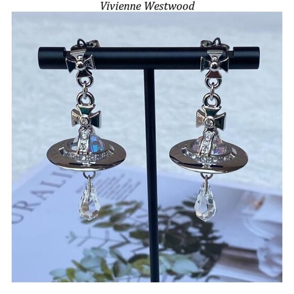 Vivienne Westwood ORB Chain Necklace Golden Saturn Pendant VW Jewelry Gift - Picture 1 of 5